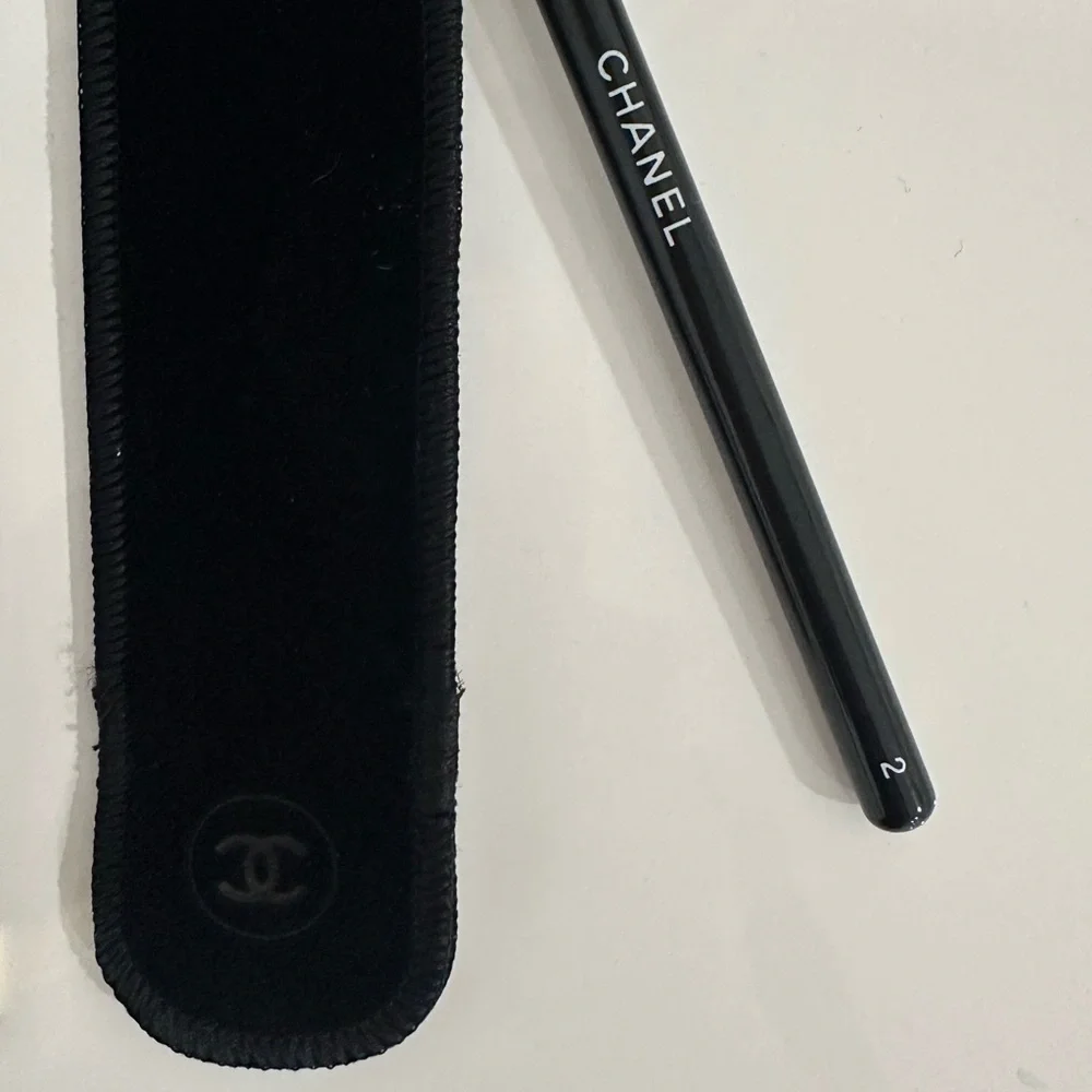 Brand New in Box Chanel Eye Shadow Brush No. 2 - Picture 4 of 5